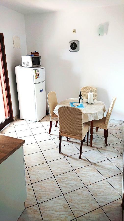 Apartman Ivanka Appartement Vir Buitenkant foto